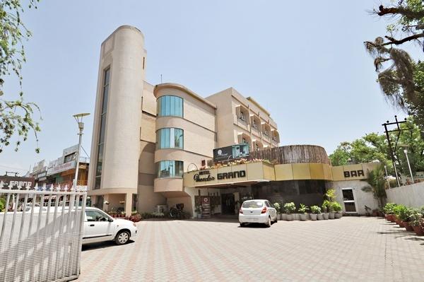 Hotel Meedos Grand Dehradun